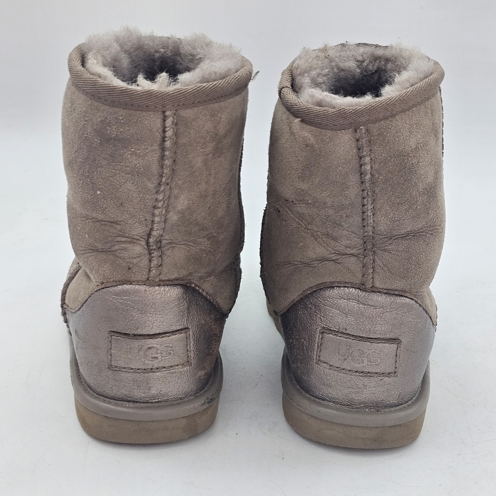 UGG Classic Short Shine Boots Dusted Cocoa Little Big Kid Size 2 Metallic Heel - Picture 3 of 11